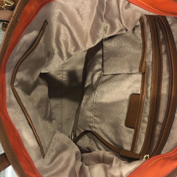 Michael Kors Kempton Tote Large - Picture 2 of 8